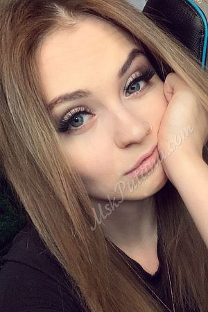 Алла, метро Александровский сад